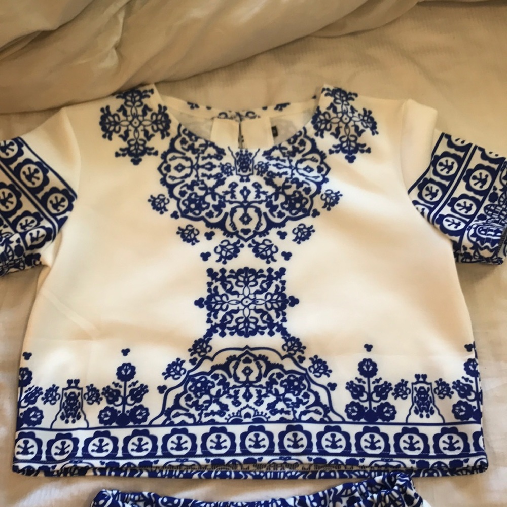 Two piece set - Picture 2 of 3